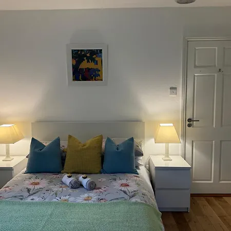 ゲストハウス Elm Grove, Family