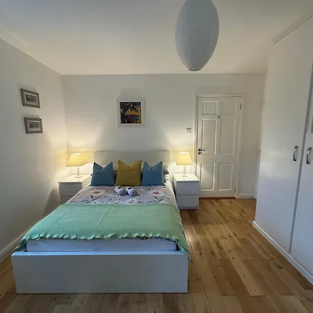 Elm Grove, Family Guest house