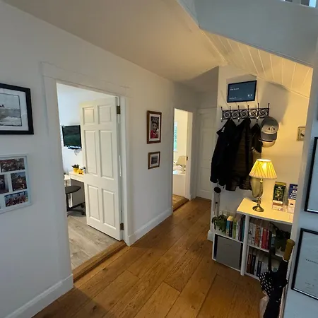 ゲストハウス Elm Grove, Family