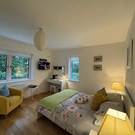 Elm Grove, Family ゲストハウス