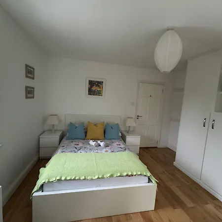 Elm Grove, Family ゲストハウス シュル