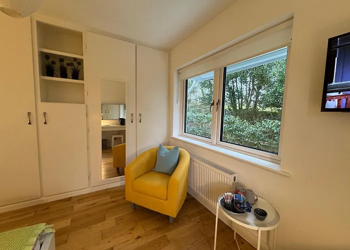 Elm Grove, Family 게스트하우스