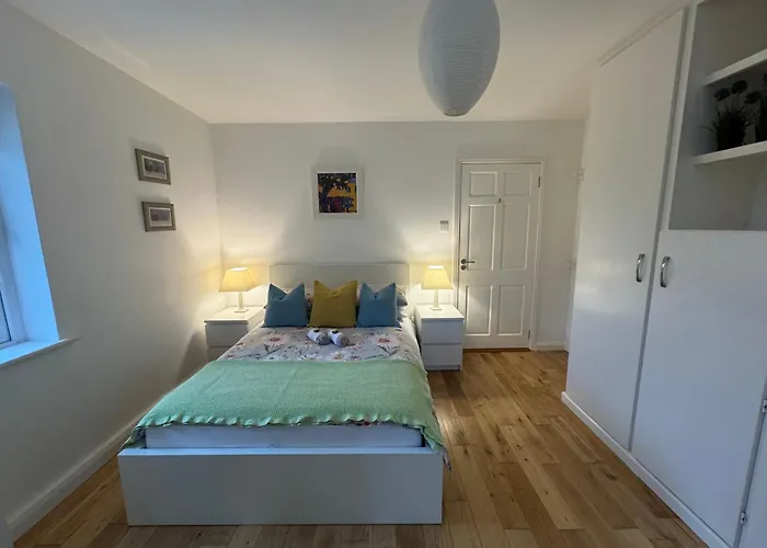 Elm Grove, Family 게스트하우스