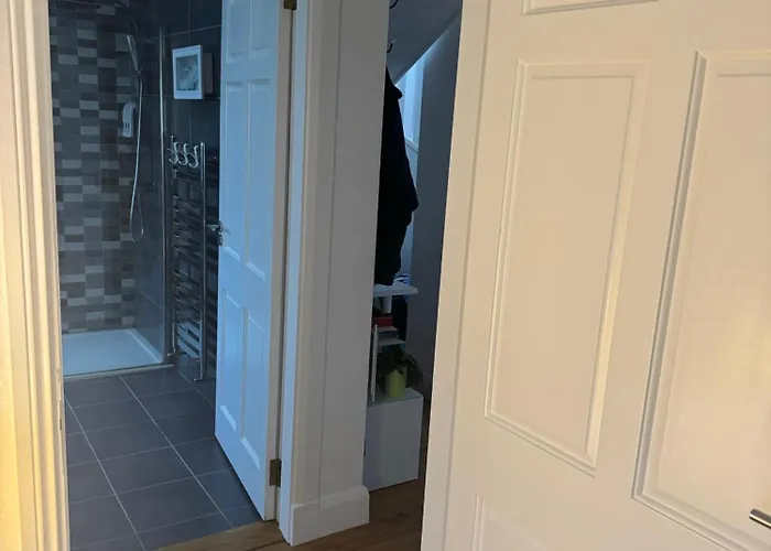 Elm Grove, Family 게스트하우스 슐