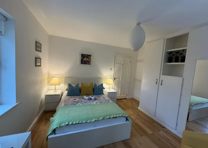 Elm Grove, Family Schull