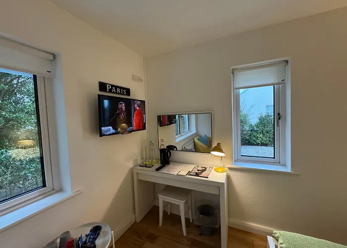 Elm Grove, Family Schull