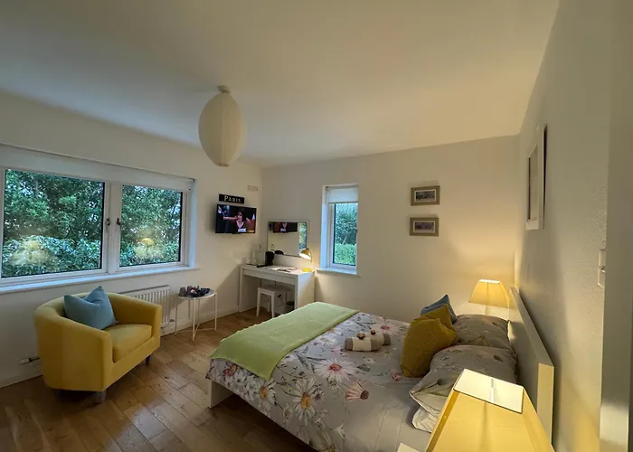 Elm Grove, Family 게스트하우스