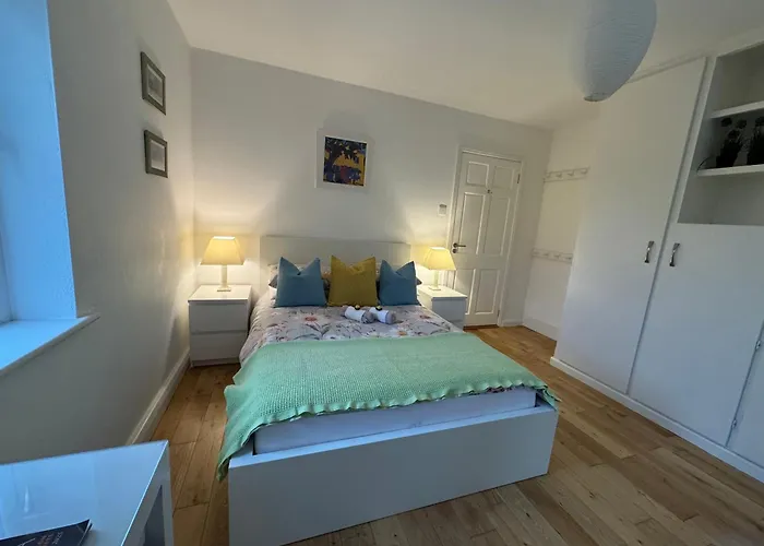 Elm Grove, Family 슐