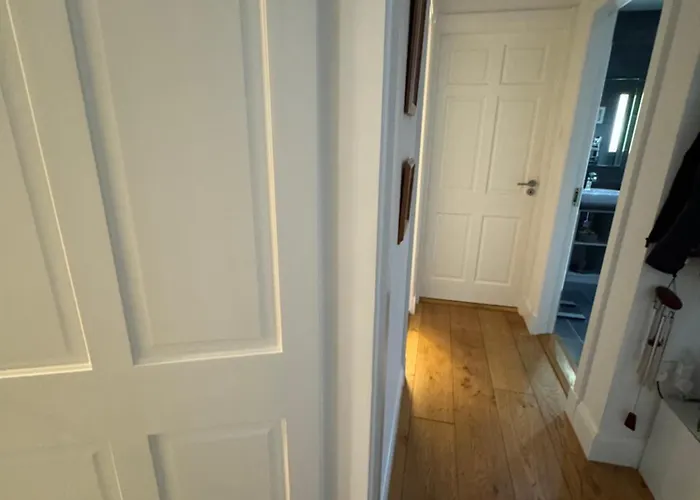 Elm Grove, Family 게스트하우스