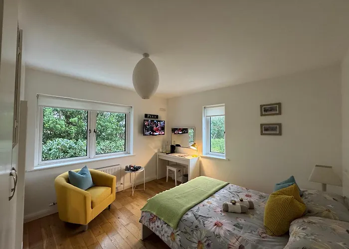 Elm Grove, Family Pensionat