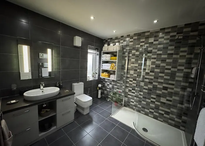 Pensionat Elm Grove, Family Schull